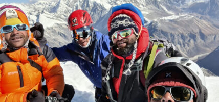 अर्याल र न्यू भिजनका अध्यक्ष भट्टद्धारा गाङछेँपो हिमालको सफल आरोहण