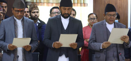 रवि लामिछाने र स्वर्णिम वाग्लेले लिए शपथ, उपेन्द्र यादव अनुपस्थित