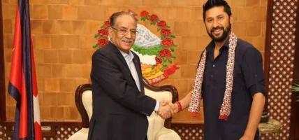 रवि लामिछाने प्रधानमन्त्री प्रचण्ड भेट्न बालुवाटारमा