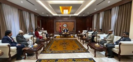 प्रचण्डले बोलाए १० दलको बैठक