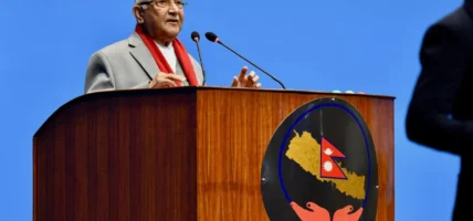 प्रचण्डलाई ओलीको कटाक्ष- प्रधानमन्त्री बनाएपछि दुई महिनामै सरकारको मुटु प्रत्यारोपणतिर लाग्नुभो