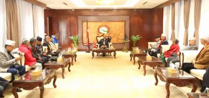 मध्यपहाडका समस्याबारे एमालेले प्रधानमन्त्रीलाई बुझायो ध्यानाकर्षण पत्र